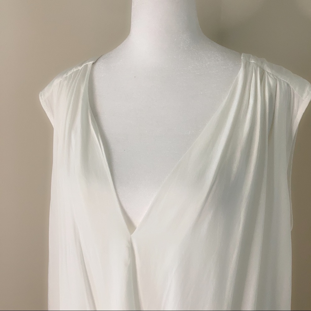 Sam & Lavi Womens Deep V cut White Top size XS